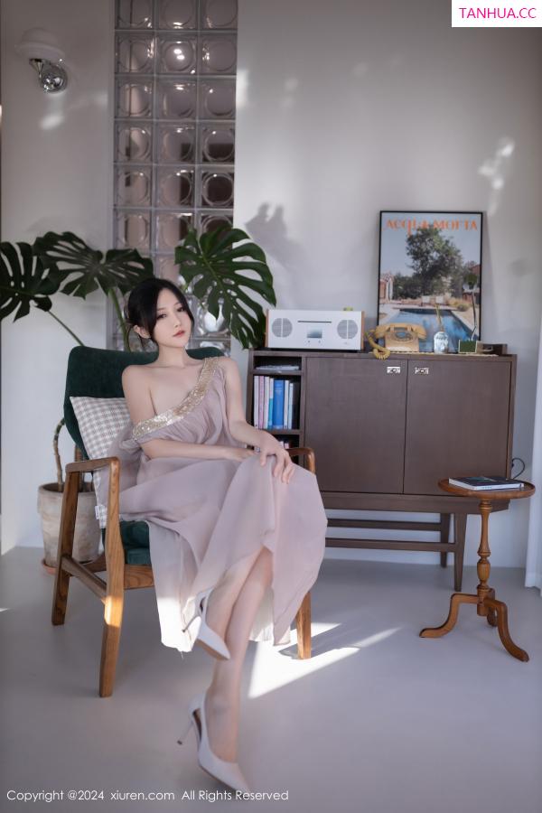 鱼子酱fish  [XiuRen]高清写真图 2024.11.22 No.9492 鱼子酱Fish 美腿性感第47张图片